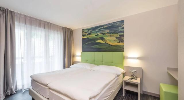 Hotel Aladin, Varaa Hotelli Naters Belalp