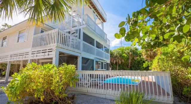 128-Conch House