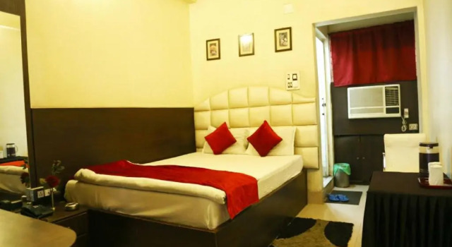 Номер Deluxe Hotel Holideiinn
