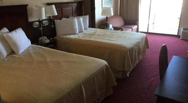 Четырёхместный номер Standard Sea Hawk Motel