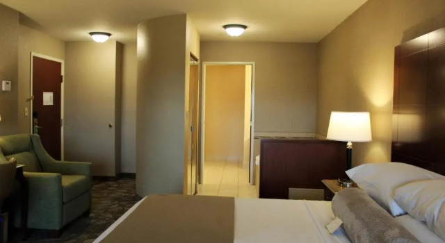 Двухместный люкс Premier Medallion Inn and Suites