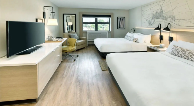 Четырёхместный номер Standard The Insignia Hotel, Sarnia, a Tribute Portfolio Hotel
