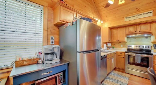 Коттедж Bryson City Vacation Rental - Hot Tub & Lake Views
