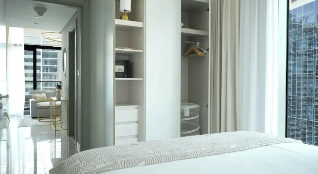 KeyRock Living - Lakeview Luxury