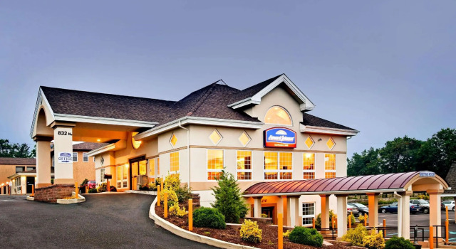 Кровать в общем номере Howard Johnson by Wyndham Blackwood Near Philadelphia