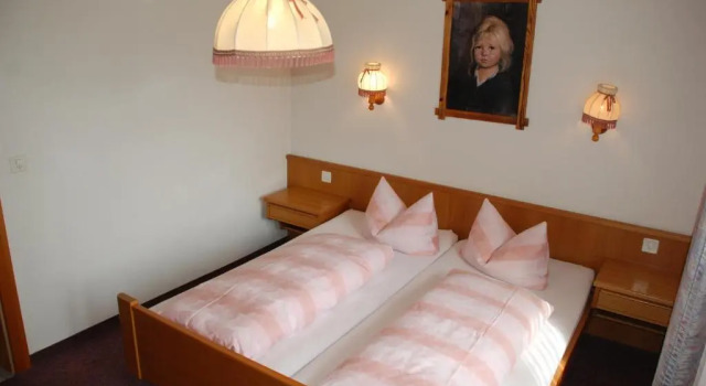 Appartment & Taxi Tirana, Book Hotel Samnaun 