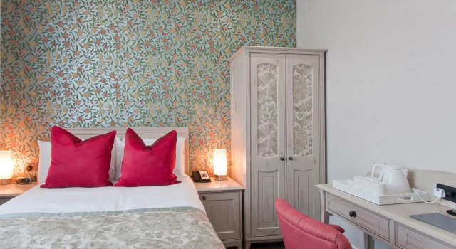 W12 Rooms