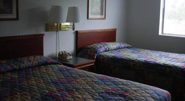 Model Towne Inn, Book Hotel Gwinn Michigan