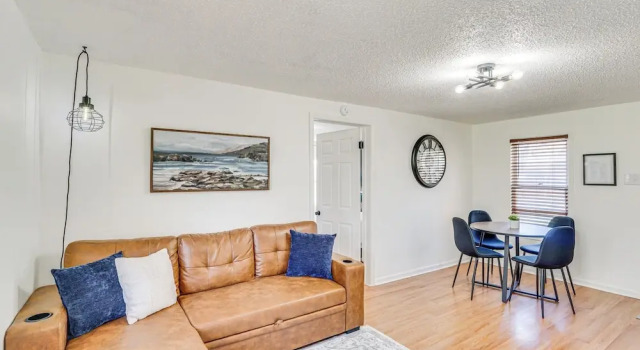 Коттедж Jefferson City Bungalow: Hot Tub & Patio!