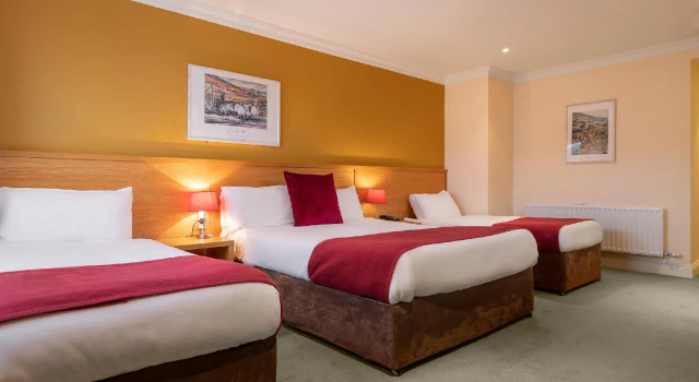Трёхместный номер Comfort Hotel Ceann Sibeal
