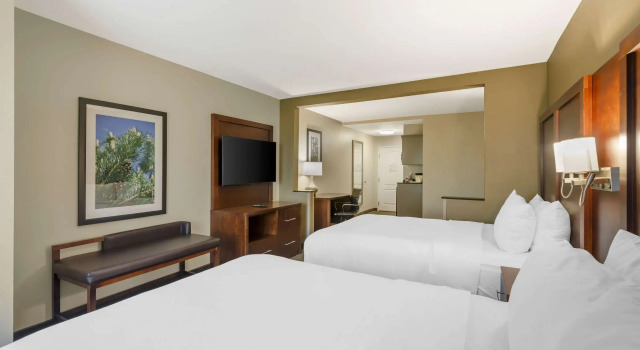 Четырёхместный люкс Comfort Inn & Suites Tifton