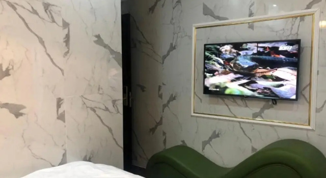 Elly Hotel