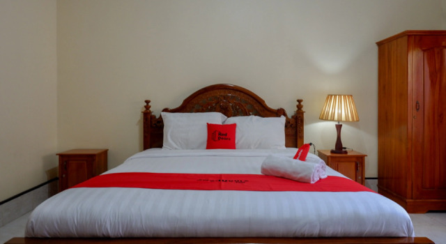 RedDoorz near Lakota Beach Tomia Wakatobi, Reserva ahora Hotel Waha 