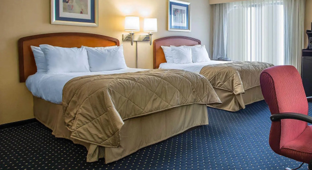 Четырёхместный номер Standard Howard Johnson by Wyndham Merrillville