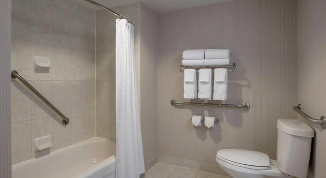 Двухместный номер Standard Delta Hotels by Marriott St. Johns Conference Centre