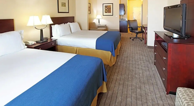 Люкс Holiday Inn Express Hotel & Suites Marshall by IHG