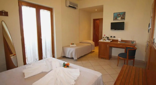 Трёхместный номер Superior La Bussola Hotel Calabria