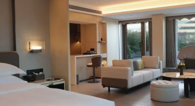 Люкс с видом на внутренний двор Zhejiang Narada Grand Hotel