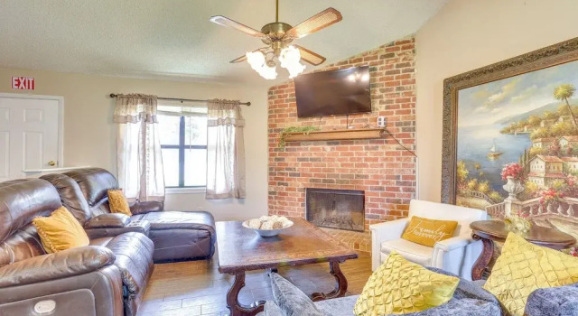 6 Mi to Ellen Trout Zoo: Family Home w/ Yard!, Rezerwuj Dom wakacyjny Wille w Lufkin, Willa