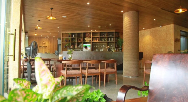 Draha Halong Hotel - Serenity, Charm and Nature - Preferred by Western Travelers