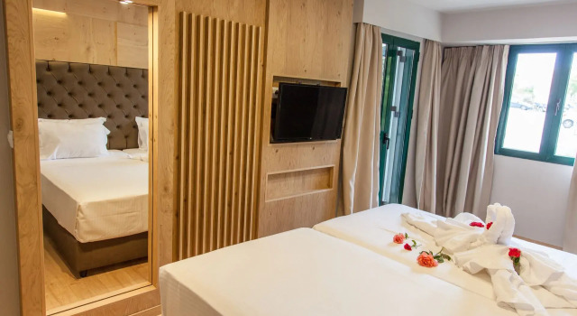 Люкс Elmi Beach Hotel & Suites