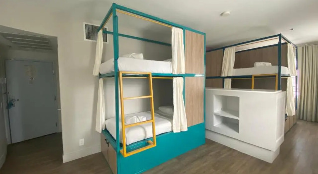 Кровать в общем номере Viajero Miami