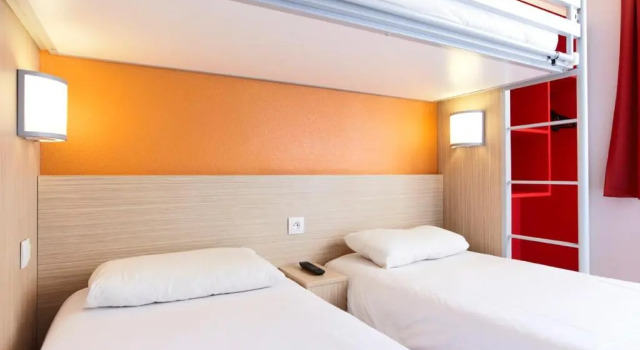 Трёхместный номер Standard Kyriad ECO - Suresnes - La Defense