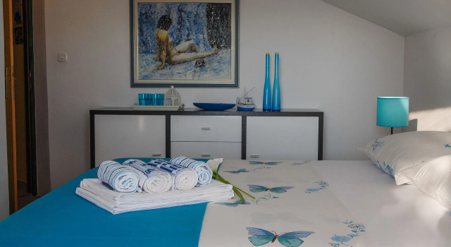 Apartment Tin - comfortable apartment near beach: A1  Ugljan, Island Ugljan, Book Apartment Island Ugljan Ugljan Island