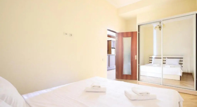 Stay Inn Apartments on 48 Aram street, Забронировать Апартаменты/квартира Отели Еревана с парковкой, рядом с Станция метро Маршал Баграмян, Парковка