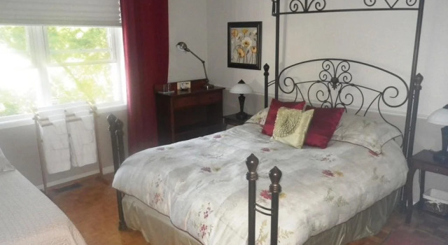 Maison Parc Delormier, Book Hotel Hotels in Trois-Rivieres with Parking, near Parc Laviolette, Parking