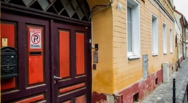 Colins Place, Забронировать Отель Бран Брашов, рядом с Площадь городского совета