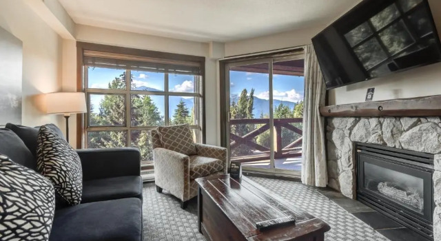 Люкс с видом на горы Blackcomb Springs Suites by CLIQUE