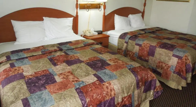 Четырёхместный номер Standard Red Carpet Inn Ronks