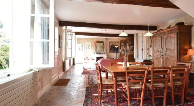 Modern Mansion in Machemont with Private Garden, Rezerwuj Hotel Machemont Pikardia