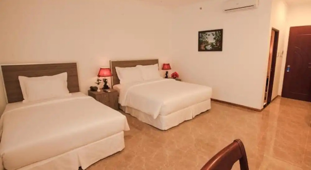 Трёхместный номер Standard Den Long Do Hotel & Restaurant