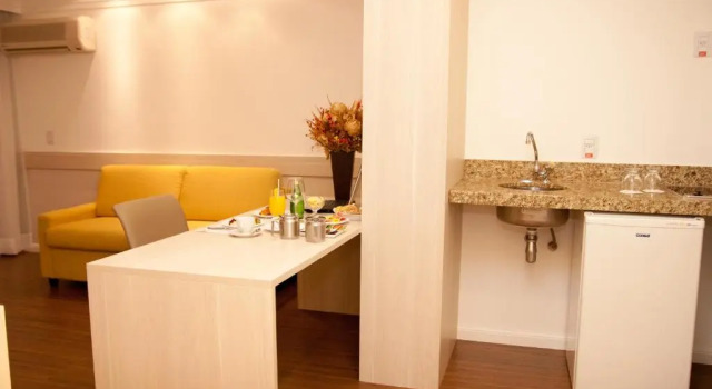 Люкс Superior FLAT NO MERCURE BRASÍLIA LIDER, COM LIMPEZA DIÁRIA GRÁTIS, AO LADO DA ESPLANADA DOS MINISTÉRIOS, ESTÁDIO MANÉ GARRINCHA E CENTRO DE CONVENÇÕES, COM PISCINA, ACADEMIA, RESTAURANTE, RECEPÇÃO 24HS By REI DOS FLATS