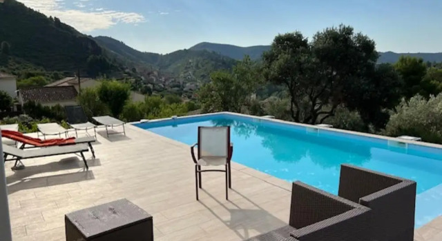 Коттедж Villa lEsquirol with view and pool