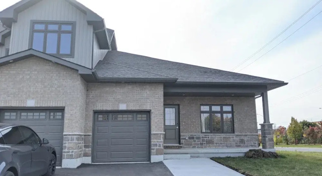 Boardwalk Homes - Executive Townhomes, Varaa Hotelli Waterloo 