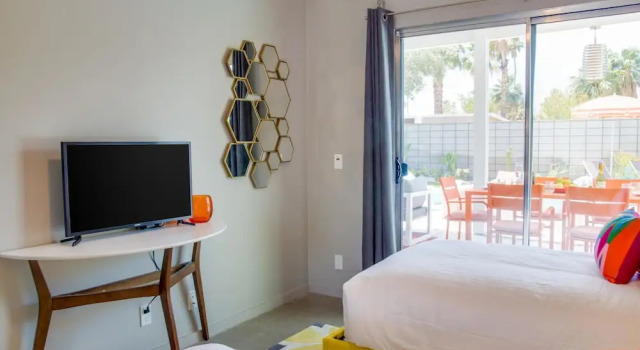Desert Day Modern Holiday home 3, Забронировать Отель Отели Палм-Спрингса 4 звезды, рядом с Palm Springs Mall Shopping Center, 4*