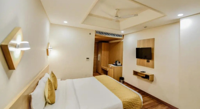 Suite Hotel Palash Regency