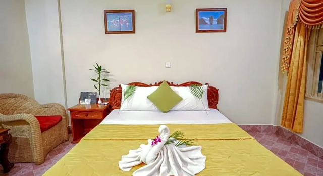 Номер Deluxe Royal Hotel