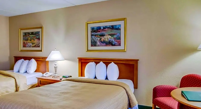 Четырёхместный люкс Quality Hotel and Conference Center Bluefield