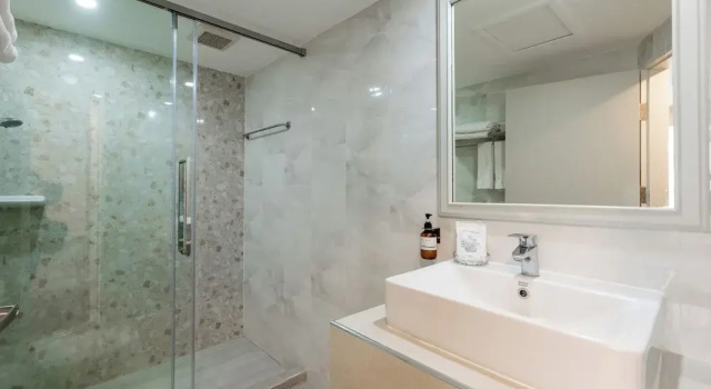Двухместный номер Deluxe Dhevaraj Hotel