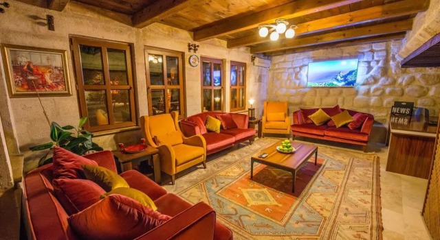 Charming Cave Hotel
