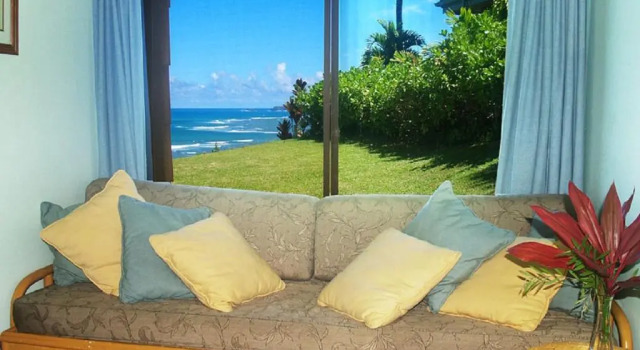 Sealodge J1-ground floor with oceanfront views, king bed, pool & more, Забронировать Отель Отели Принсвилл с бассейном, рядом с Anini Beach, Бассейн
