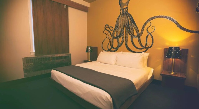 Crash Hotel Downtown Edmonton, Rezerwuj Hotel Northwest Edmonton Edmonton, w pobliżu Edmonton Symphony