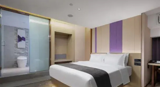 Люкс LAVANDE Hotel (Wuhan Jinyin Lake Subway Station Eurasia Exhibition Center Hotel)