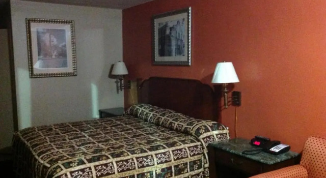 Четырёхместный номер Standard Deluxe Inn Airport