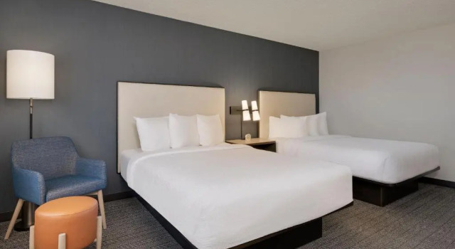 Четырёхместный номер Executive Courtyard by Marriott Indianapolis South