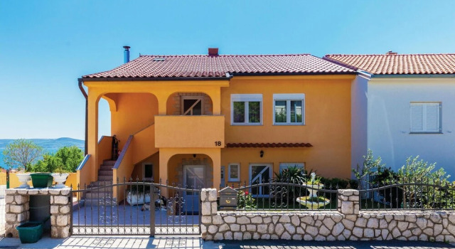 Beautiful Home in Crikvenica With Wifi and 2 Bedrooms, Забронировать Отель Отели Приморско-Горанской жупания с парковкой, Парковка